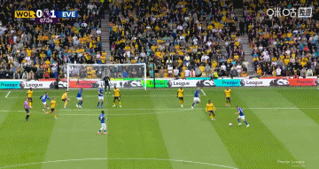 半场-埃弗顿2-1狼队 格拉利什献助攻+造两球黄喜灿抽射破门