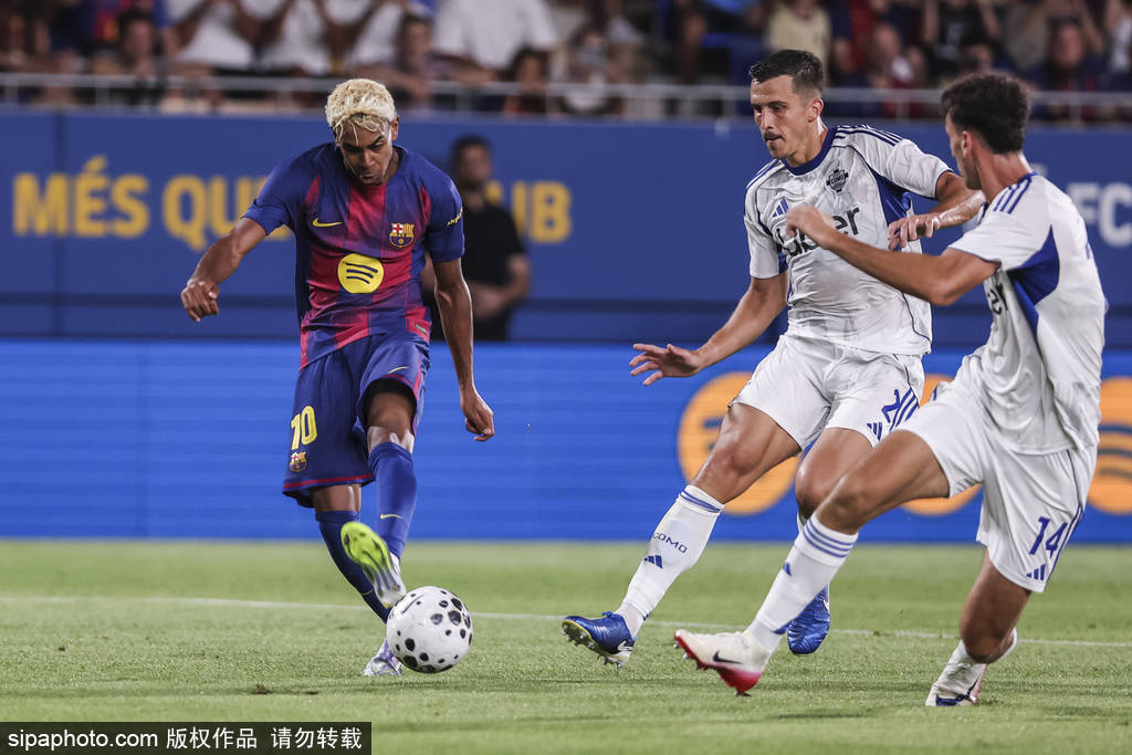 西班牙队大胜土耳其，居莱尔与亚马尔的冲突成焦点