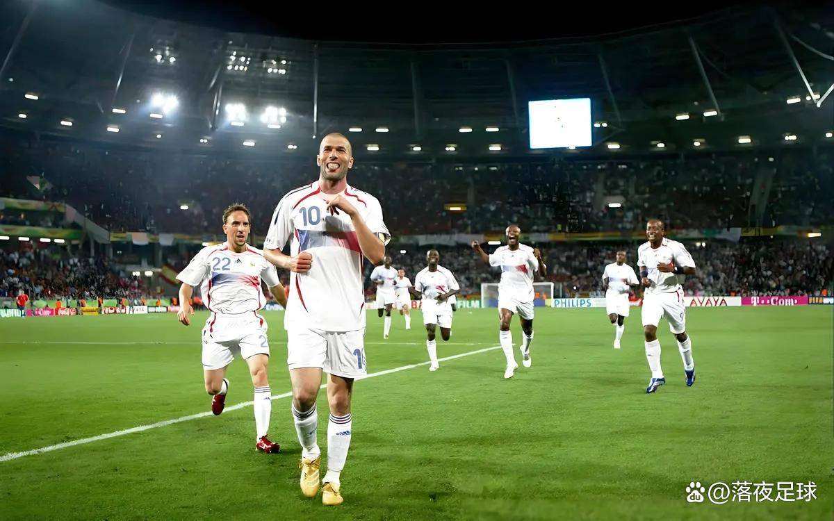 杀人诛心？齐达内赋闲5年逼宫德尚？要法国队更衣室埋雷？